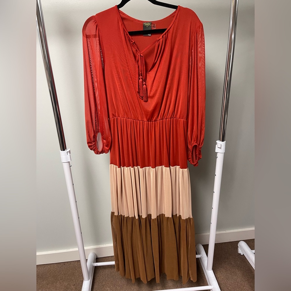 NWOT Taylor Maxi Dress Size 10